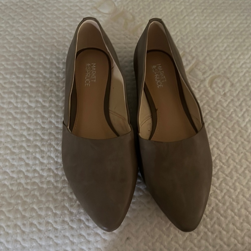 Super cute ballet flats in great condition